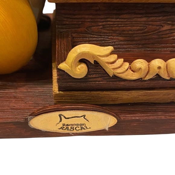 Vintage Rascal the Raccoon Figurine Dreamworld Creative 2005. Numbered: 0440 - Picture 7 of 7